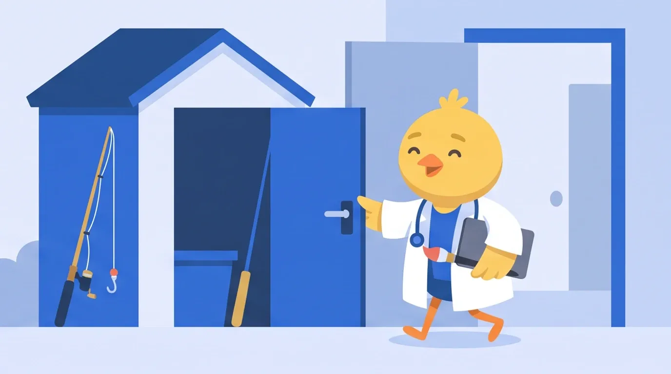 ヒヨコの医師が、釣り道具をしまった物置の戸を閉め、閉じたノートパソコンと絵筆を抱えて楽しそうに部屋へ戻っていく